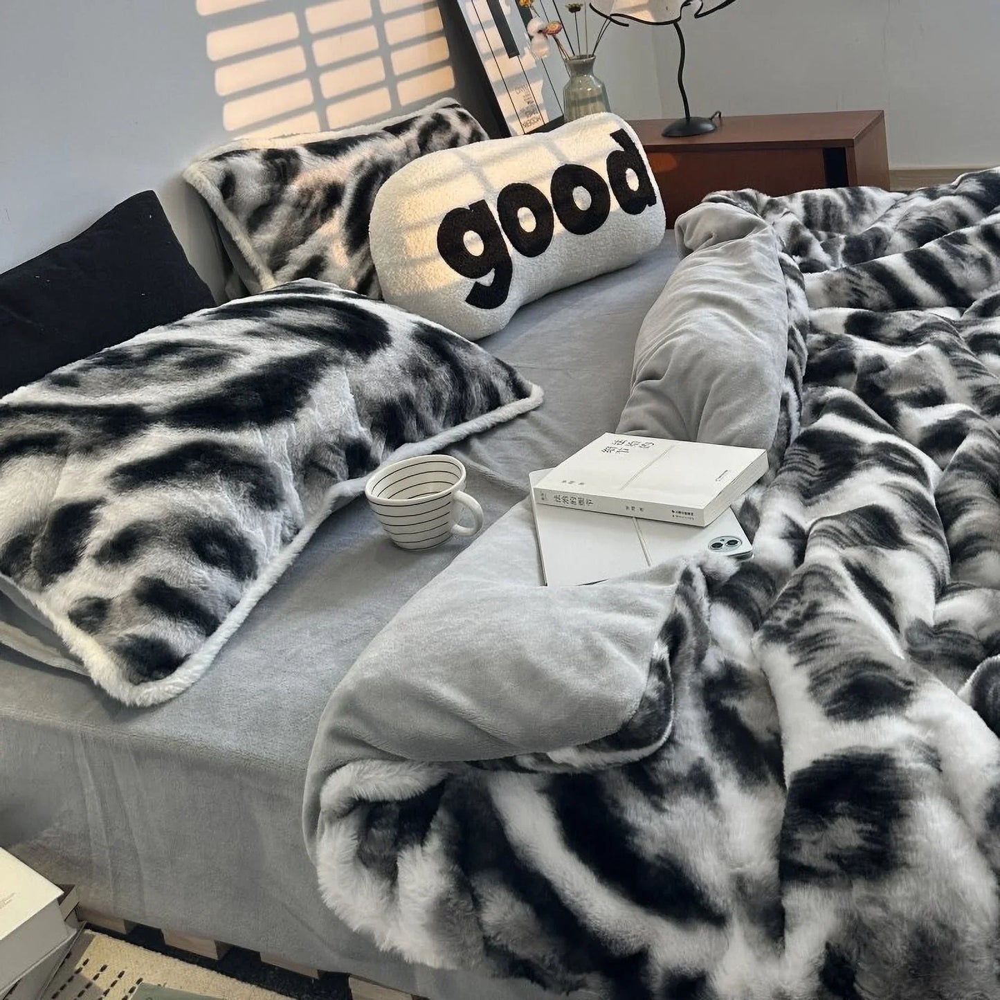 Plush Abstract Animal Print Fleece Bedding Set