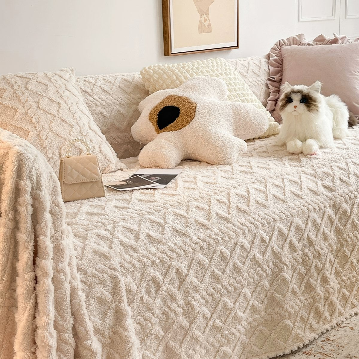 Diamond-Grid Plush Throw Blanket