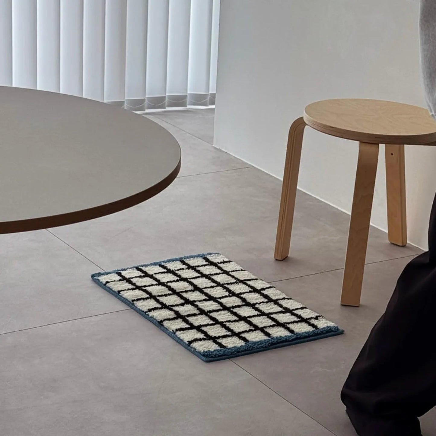 Plush Grid Checkered Tufted Accent Rug