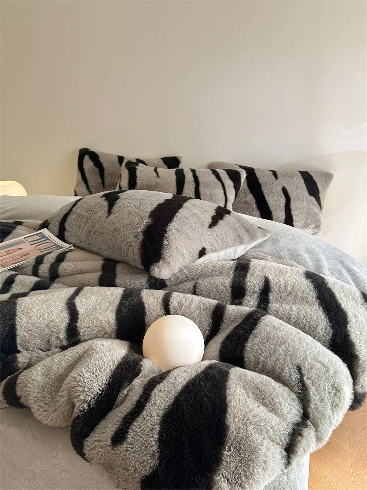Plush Tiger Stripe Fleece Bedding Set