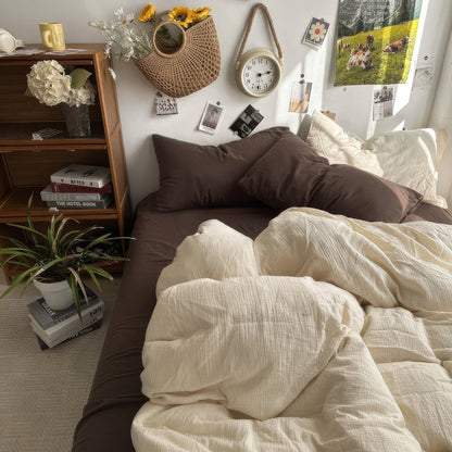 Conjunto de cama estético em tons terrosos