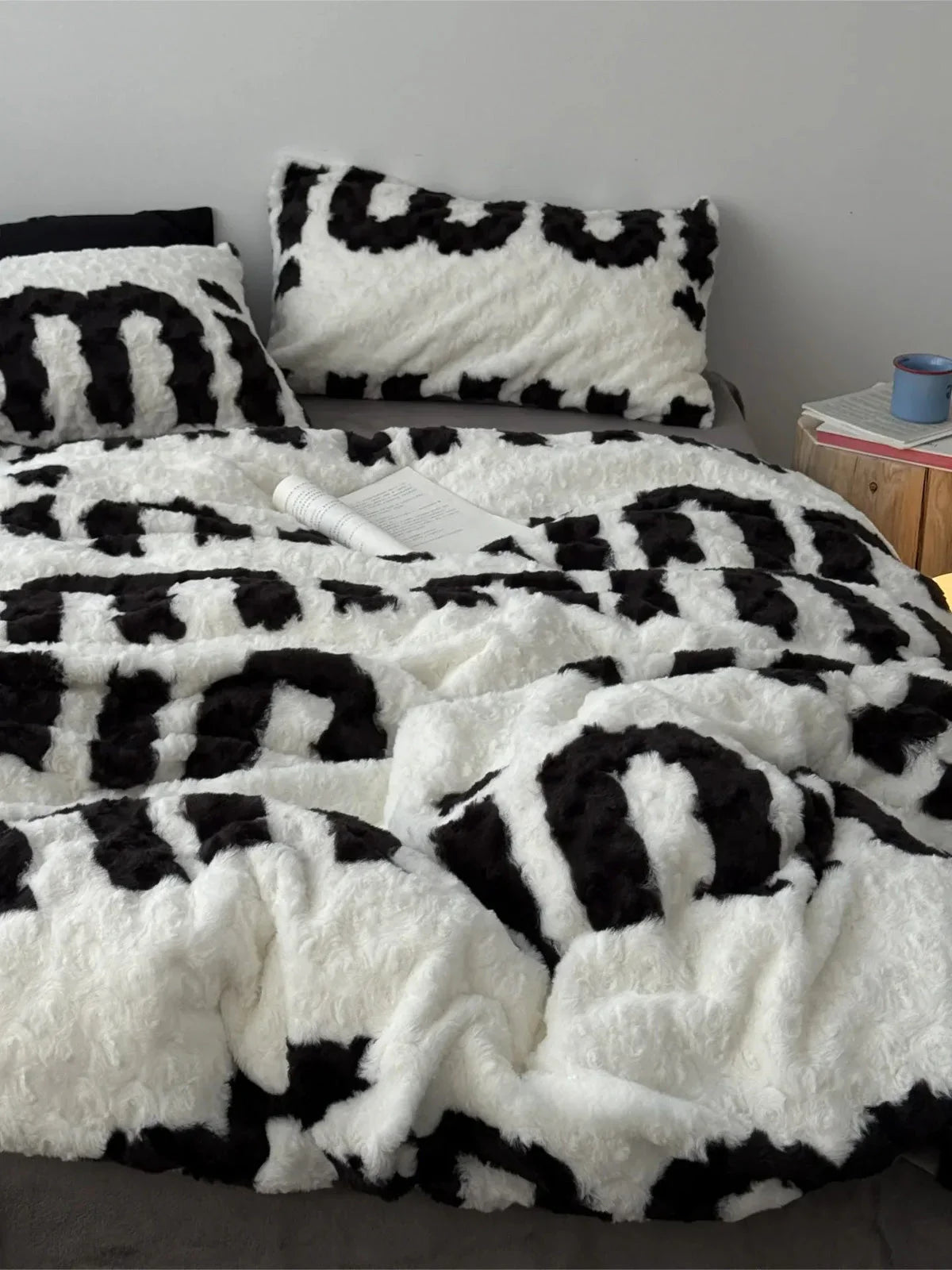 Plush Text Print Flannel Fleece Bedding Set