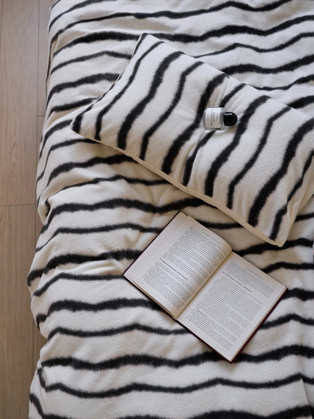 Plush Wavy Striped Flannel Fleece Bedding Set