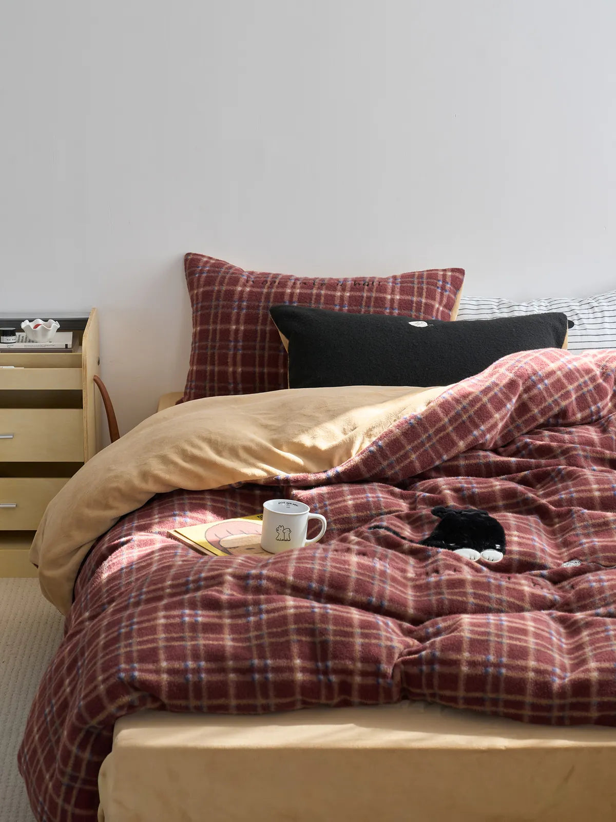 Plush Plaid Cat Embroidered Flannel Fleece Bedding Set