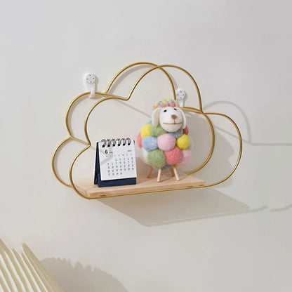 Wandregal in Wolkenform mit goldenem Rahmen