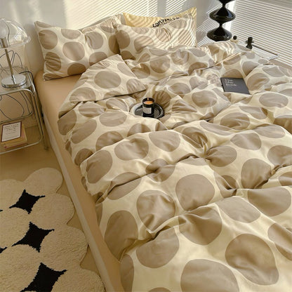 Conjunto de cama grande bege com bolinhas