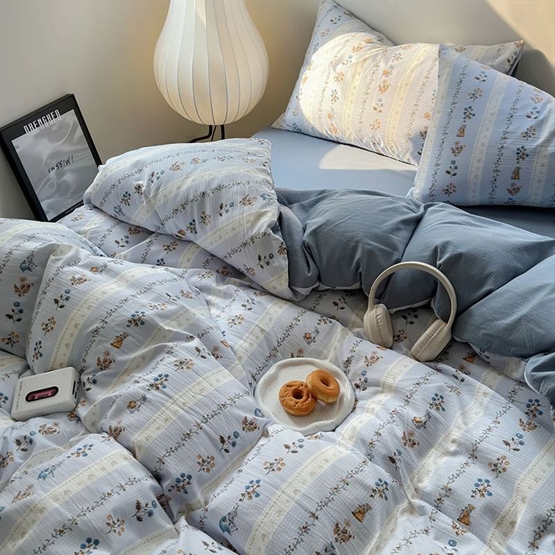 Juego de cama con estampado floral azul claro