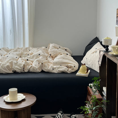 Bettwäscheset mit kleinen Herzen und Punkten