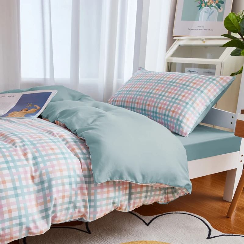 Juego de cama para dormitorio a cuadros en azul pastel