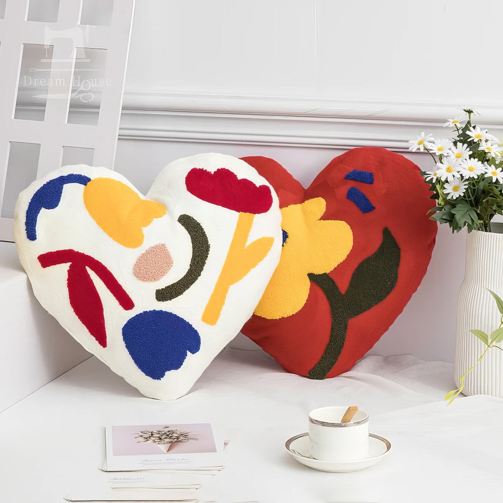 Almohada con forma de corazón capitoné de flores modernas