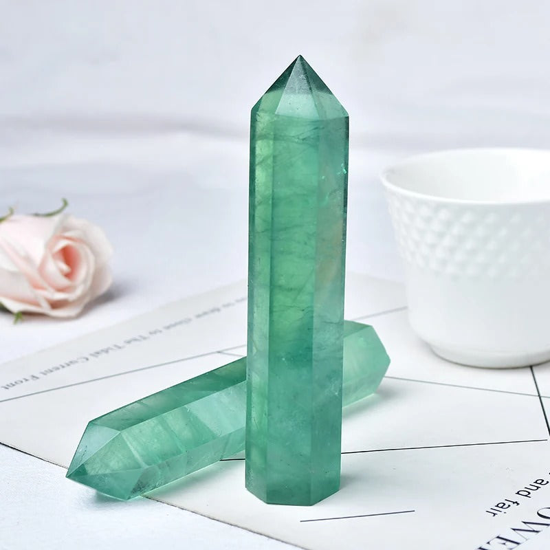 Tour de cristal de fluorite verte