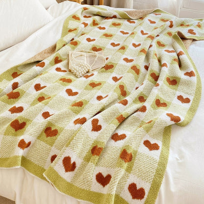 Olivgrünes Karomuster mit Herzen Fleecedecke