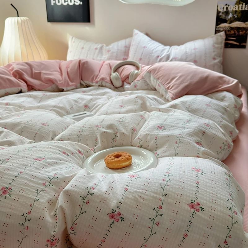 Conjunto de cama com listras florais finas rosa pálido