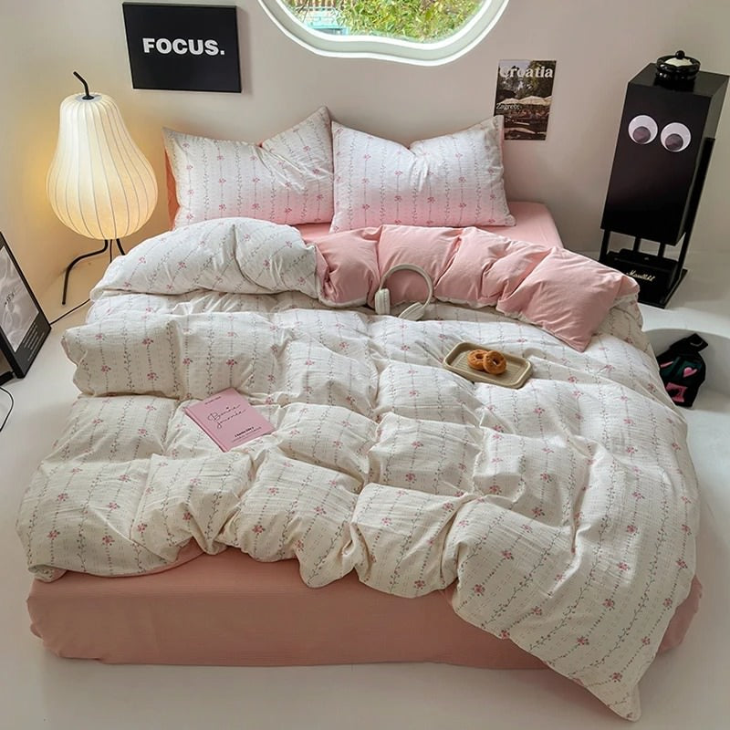 Set di biancheria da letto a strisce floreali sottili rosa pallido