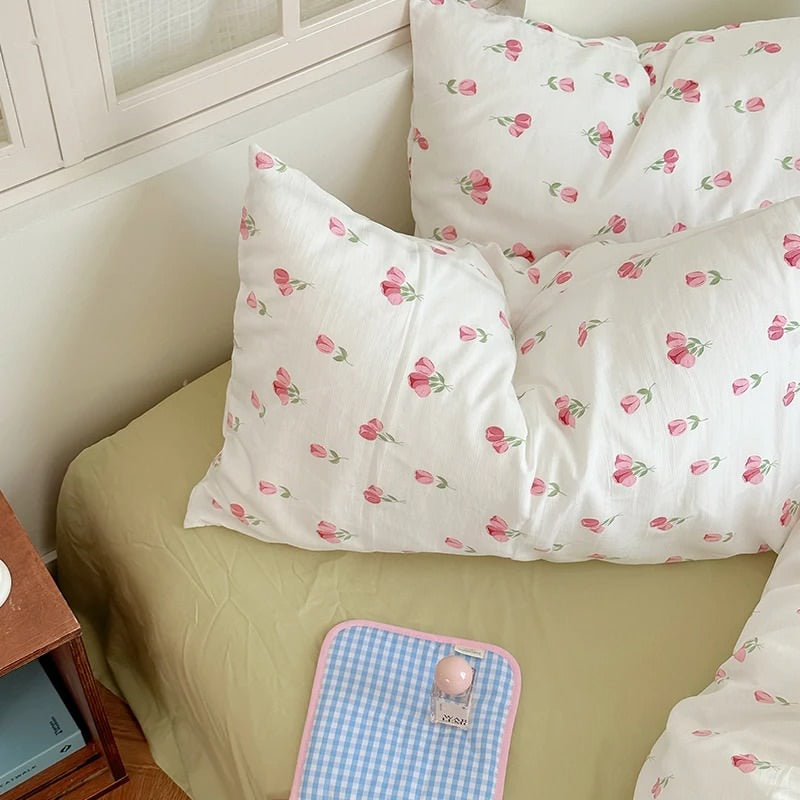 Juego de cama con estampado floral de tulipanes en colores pastel suaves