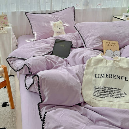 Parure de lit à bords en coquillage et coutures unies