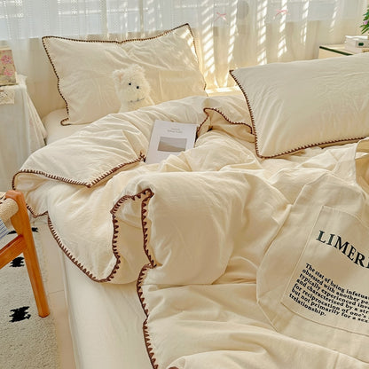 Parure de lit à bords en coquillage et coutures unies