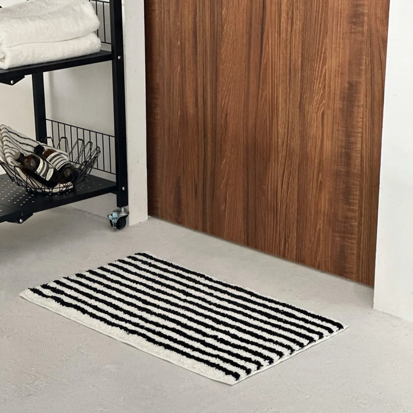 Playful Organic Wavy Striped Shaggy Accent Rug
