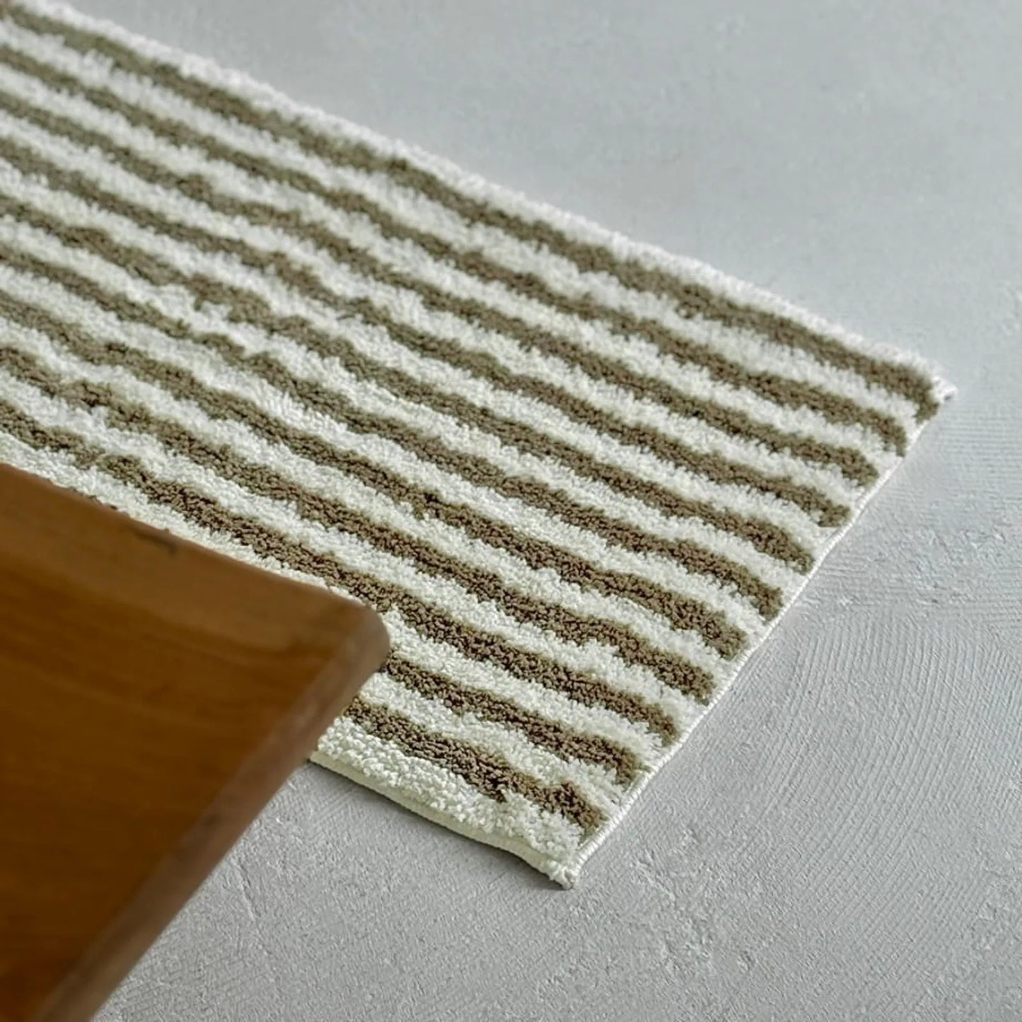 Playful Organic Wavy Striped Shaggy Accent Rug