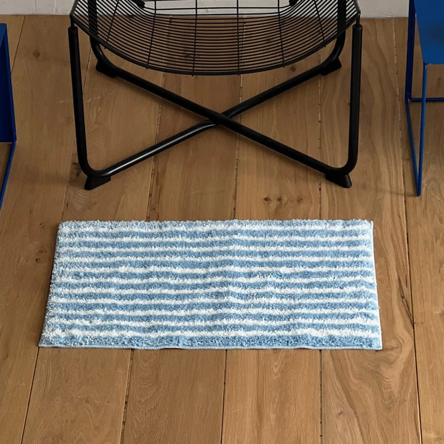 Playful Organic Wavy Striped Shaggy Accent Rug