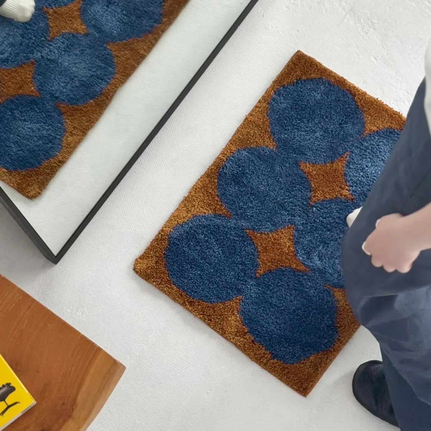 Retro Pop Blue & Rust Floral Shaggy Accent Rug