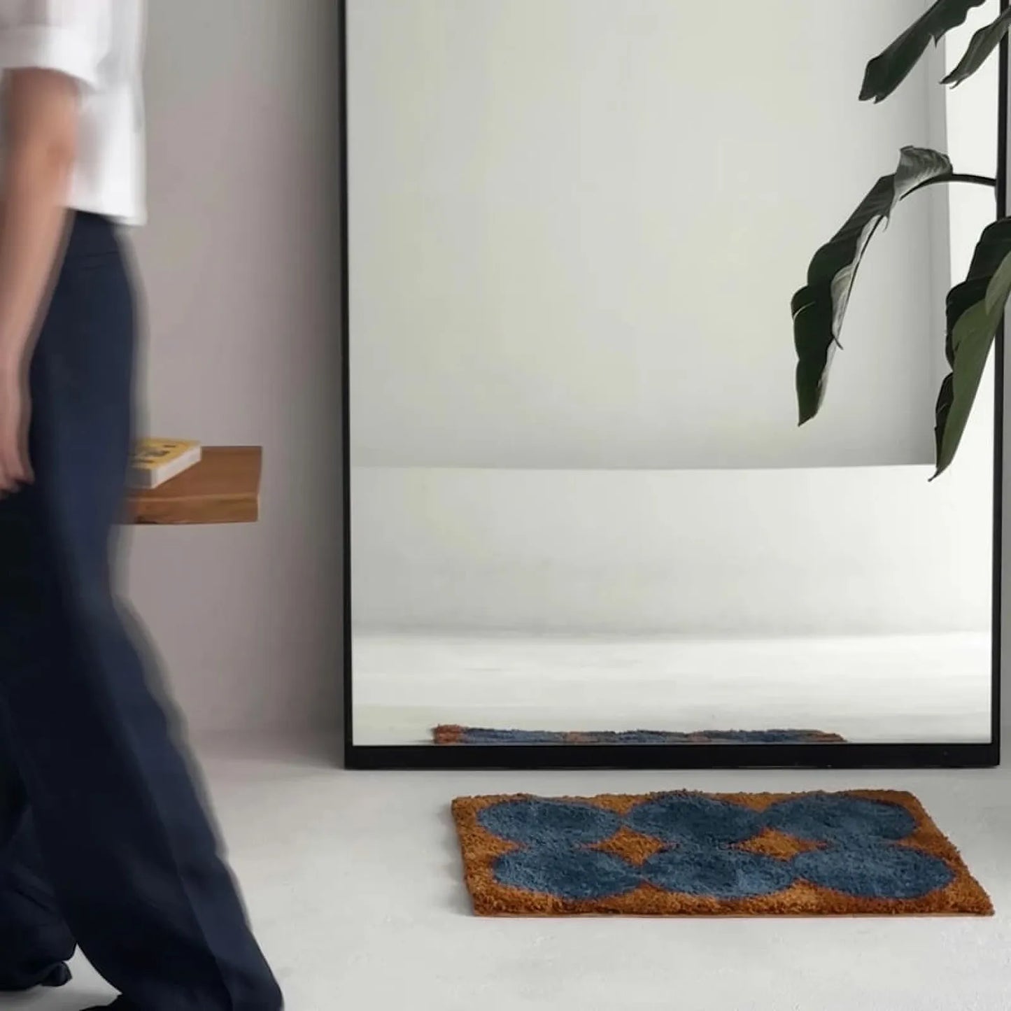 Retro Pop Blue & Rust Floral Shaggy Accent Rug