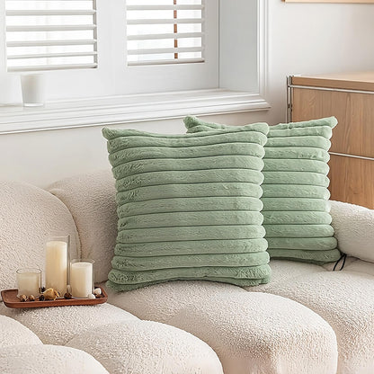 Flauschiger Kissenbezug aus geripptem Samt