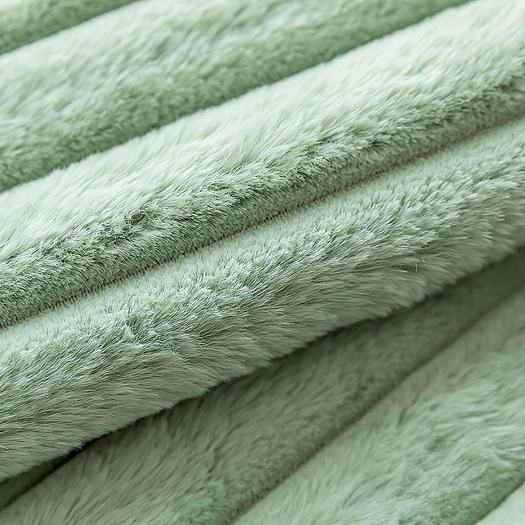 Flauschiger Kissenbezug aus geripptem Samt