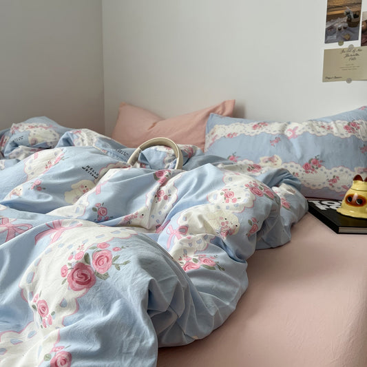 Romantisches Bettwäscheset mit floraler Spitze in Blau und Rosa