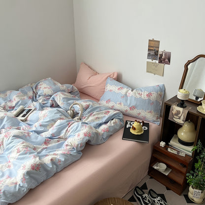Romantisches Bettwäscheset mit floraler Spitze in Blau und Rosa