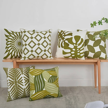 Kissenbezug mit Stickerei in Salbeigrün