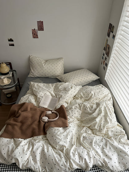 Simple Aesthetic Polka Dot Bedding Set