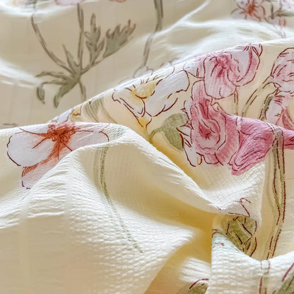 Conjunto de cama texturizado com estampa de flores em aquarela