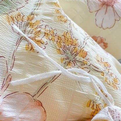 Conjunto de cama texturizado com estampa de flores em aquarela