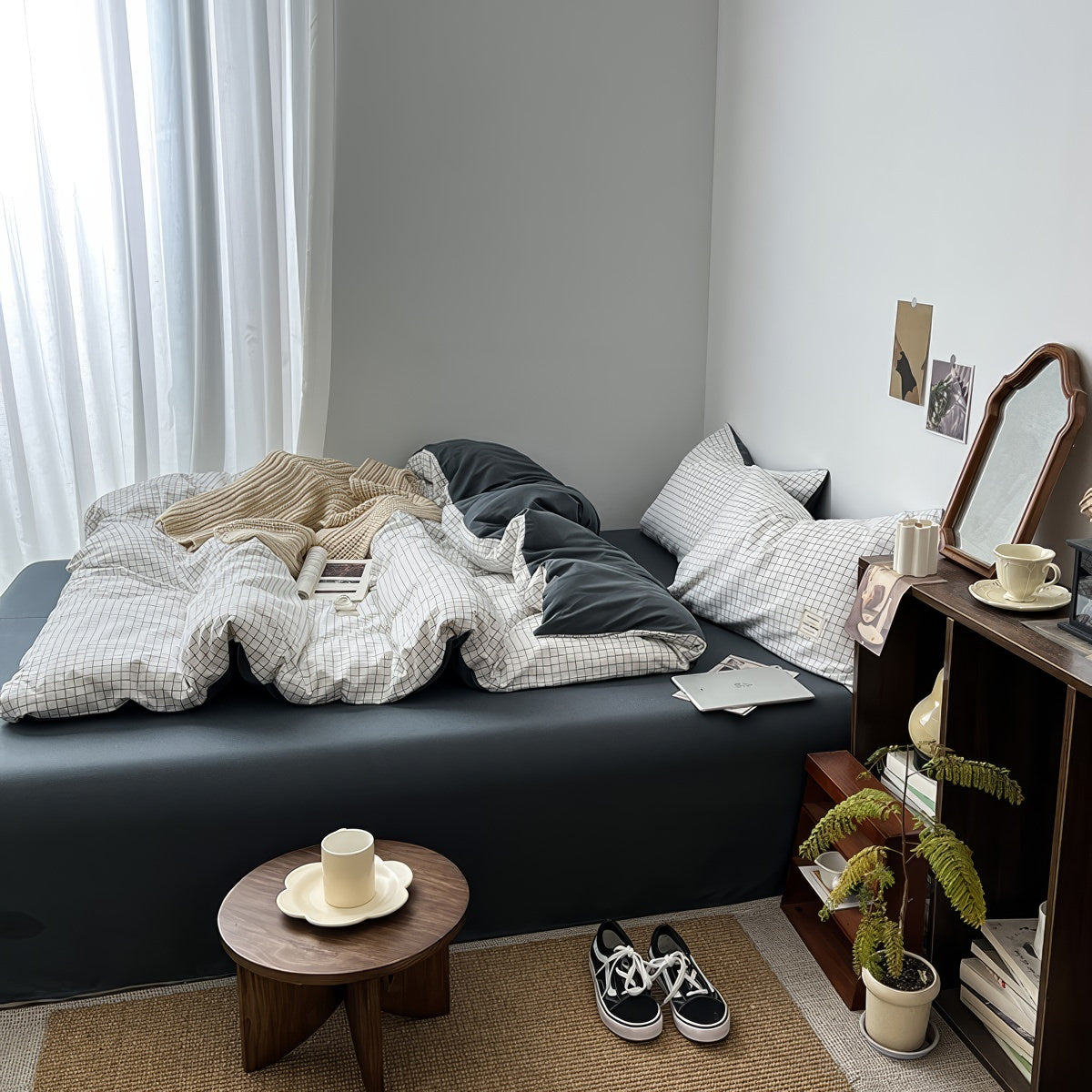 Minimalist White Grid Bedding Set