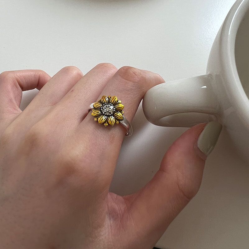 Vintage Daisy Rhinestones Ring